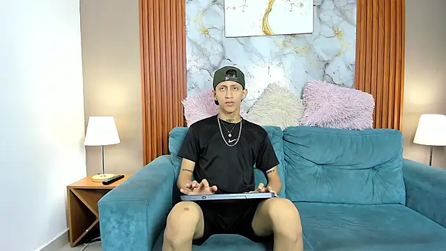 BOYS PLAY online show from 04-25-26, 01:19