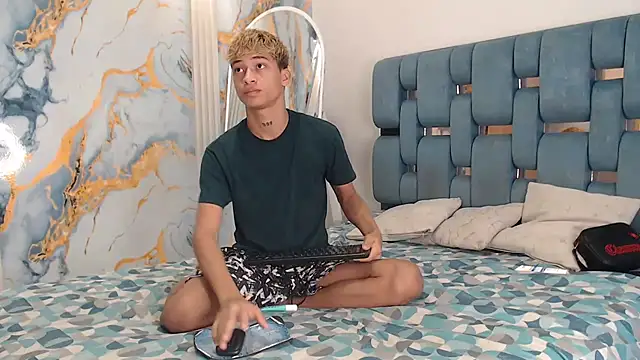 GOLD BOYS online show from 04-18-26, 01:37