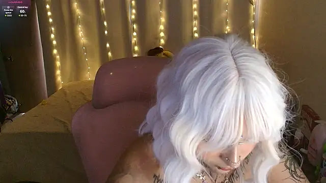 Snapshot of maliciaXpoison chatting on 03-05-26, 10:50 maliciaXpoison online show from 03-05-26, 10:50