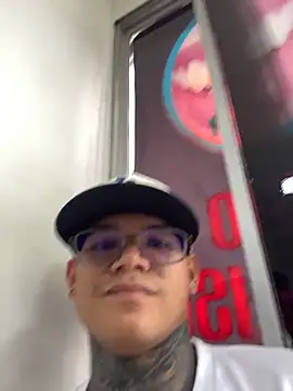 Snapshot of Maxtor_ chatting on 02-24-26, 07:23 Maxtor online show from 02-24-26, 07:23