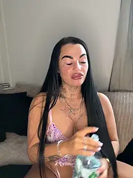 Snapshot of Darkfantisyx chatting on 03-12-26, 03:40 Darkfantisyx online show from 03-12-26, 03:40