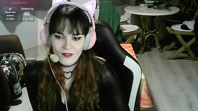 Snapshot of Samanteased chatting on 02-18-26, 05:31 Samanteased online show from 02-18-26, 05:31