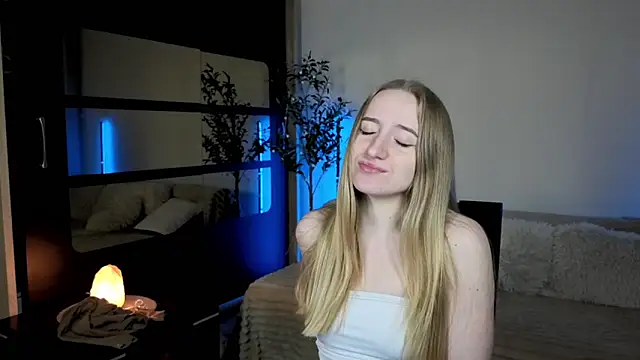 Oxy Foxie online show from 05-10-26, 08:58