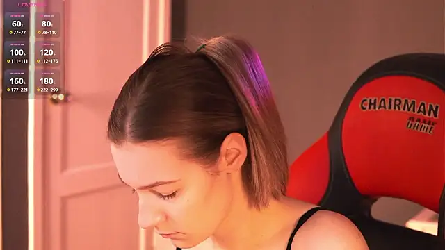 Snapshot of Vanessa__Lui chatting on 02-21-26, 10:27 Vanessa Lui online show from 02-21-26, 10:27