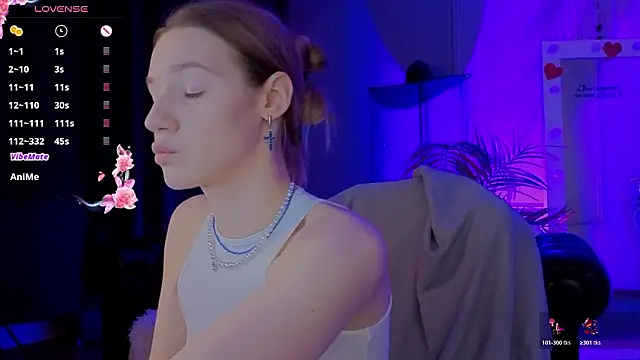 Snapshot of Vanessa__Lui chatting on 02-25-26, 03:43 Vanessa Lui online show from 02-25-26, 03:43