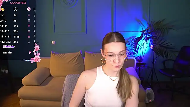 Snapshot of Vanessa__Lui chatting on 03-08-26, 03:05 Vanessa Lui online show from 03-08-26, 03:05