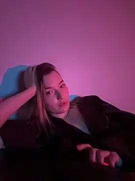 Snapshot of EmmaTurners chatting on 03-16-26, 06:45 EmmaTurners online show from 03-16-26, 06:45