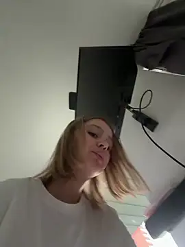 Eva Leen online show from 04-28-26, 02:55