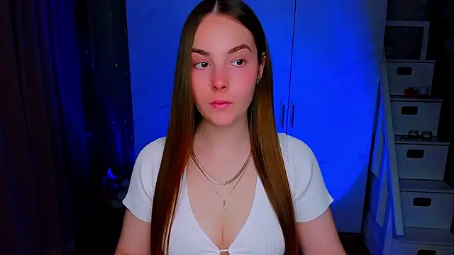 Snapshot of Maddy_Wood_ chatting on 05-12-26, 02:36 Maddy Wood online show from 05-12-26, 02:36