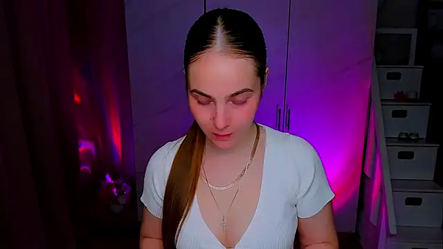 Snapshot of Maddy_Wood_ chatting on 05-15-26, 03:30 Maddy Wood online show from 05-15-26, 03:30