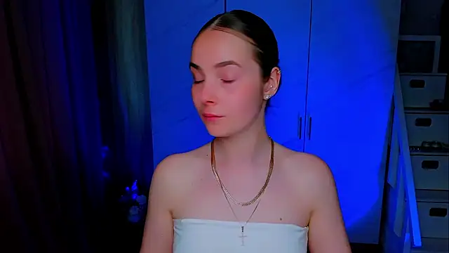 Snapshot of Maddy_Wood_ chatting on 06-10-26, 02:16 Maddy Wood online show from 06-10-26, 02:16