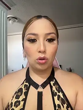 Snapshot of Kiarhatrixie1 chatting on 02-25-26, 05:44 Kiarhatrixie1 online show from 02-25-26, 05:44