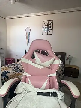 Snapshot of Kiarhatrixie1 chatting on 02-27-26, 05:46 Kiarhatrixie1 online show from 02-27-26, 05:46