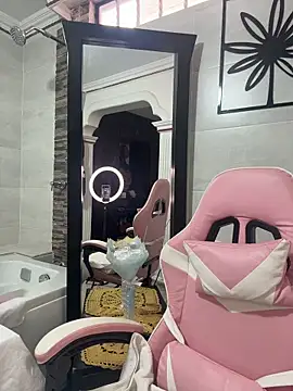 Snapshot of Kiarhatrixie1 chatting on 03-14-26, 04:01 Kiarhatrixie1 online show from 03-14-26, 04:01