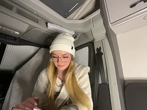 melanieTesss online show from 02-18-26, 11:44