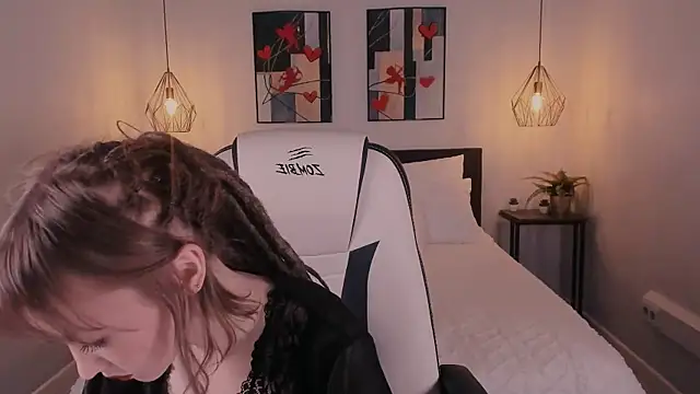 tsunamy pink online show from 03-10-26, 01:05