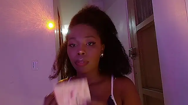 Lunaruiz online show from 03-12-26, 06:19