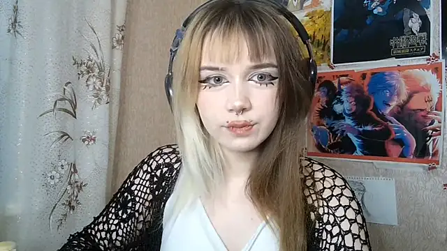 Snapshot of MilaTyan chatting on 05-25-26, 04:24 MilaTyan online show from 05-25-26, 04:24