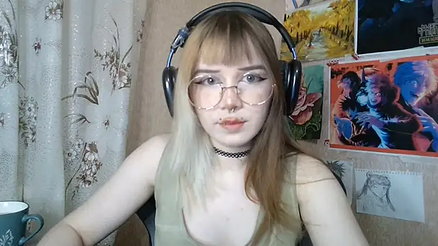 Snapshot of MilaTyan chatting on 05-27-26, 04:15 MilaTyan online show from 05-27-26, 04:15