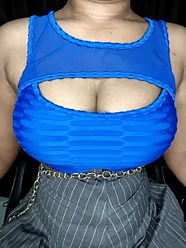 Snapshot of LINNI_3 chatting on 03-10-26, 05:40 LINNI 3 online show from 03-10-26, 05:40