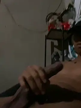 Snapshot of Alee_2005 chatting on 03-04-26, 06:52 Alee 2005 online show from 03-04-26, 06:52