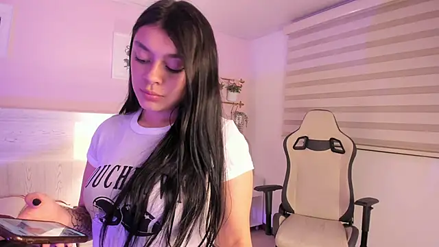 Lummii  online show from 04-28-26, 02:27