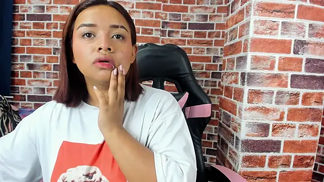 Sienna Lux01 online show from 03-11-26, 01:22