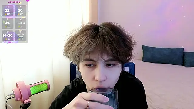 Snapshot of _LukaHayes_ chatting on 03-10-26, 12:21 LukaHayes online show from 03-10-26, 12:21