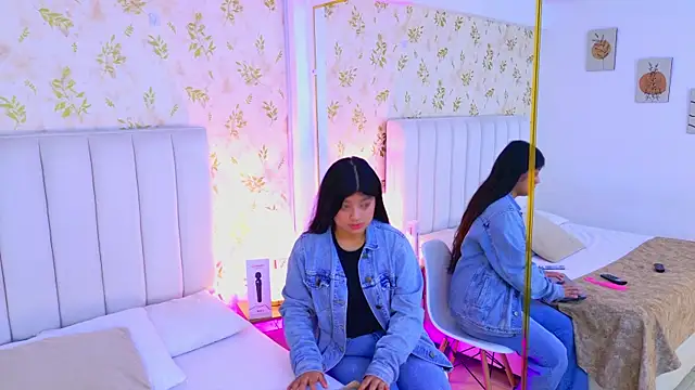 Khloe Moon online show from 04-26-26, 12:14