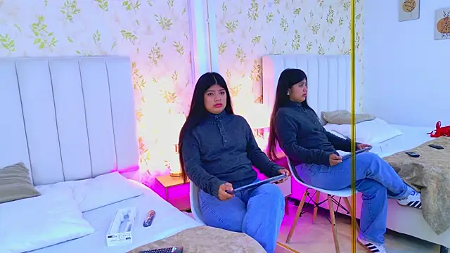 Khloe Moon online show from 04-28-26, 12:21