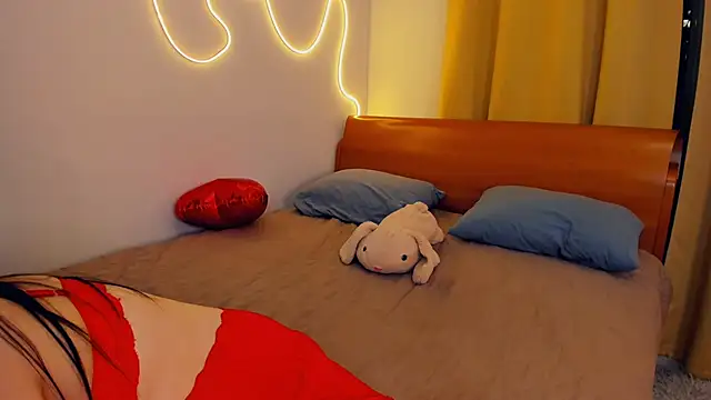 Snapshot of LeilaErcolani chatting on 03-08-26, 07:17 LeilaErcolani online show from 03-08-26, 07:17