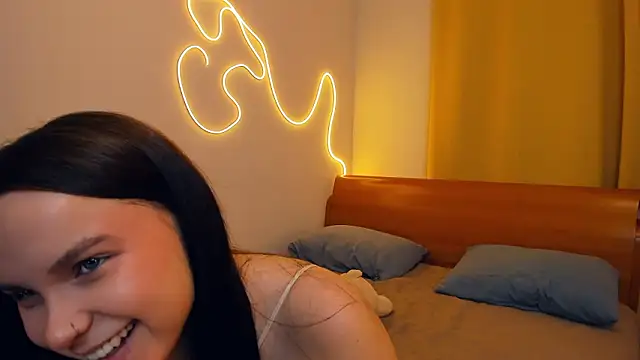 Snapshot of LeilaErcolani chatting on 03-10-26, 07:08 LeilaErcolani online show from 03-10-26, 07:08