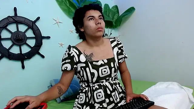 Snapshot of skinnysexy18 chatting on 03-09-26, 12:36 skinnysexy18 online show from 03-09-26, 12:36