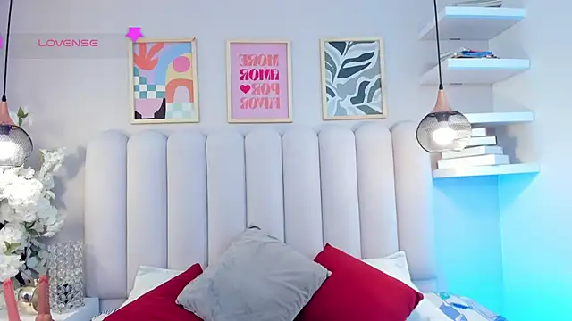 Mia Bailey  online show from 04-24-26, 03:09