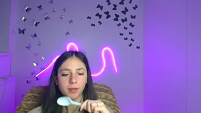 KissMeJulia online show from 04-18-26, 07:07