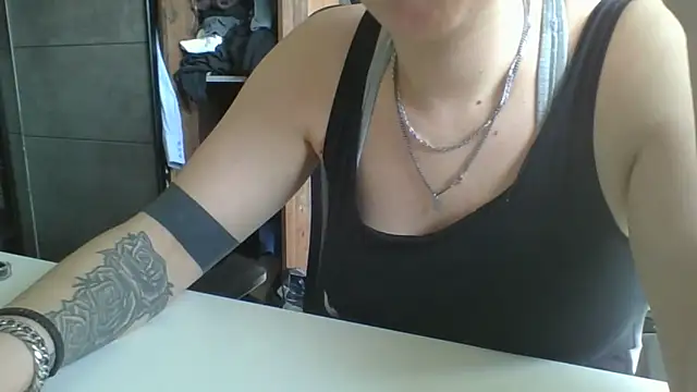 Snapshot of Geileboef28 chatting on 03-15-26, 02:12 Geileboef28 online show from 03-15-26, 02:12