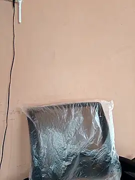 indianstrawberrylips4u online show from 03-25-26, 06:52