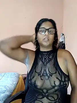 indianstrawberrylips4u online show from 04-17-26, 05:54