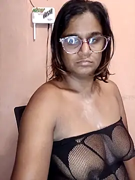 indianstrawberrylips4u online show from 04-30-26, 05:14