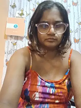 indianstrawberrylips4u online show from 06-14-26, 04:09