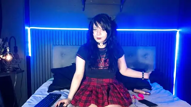 CHERRY DARCK online show from 04-24-26, 02:41