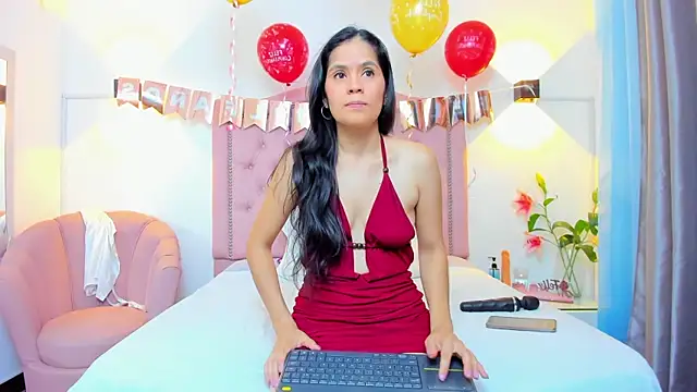 Snapshot of Paulynavera chatting on 05-19-26, 01:28 Paulynavera online show from 05-19-26, 01:28
