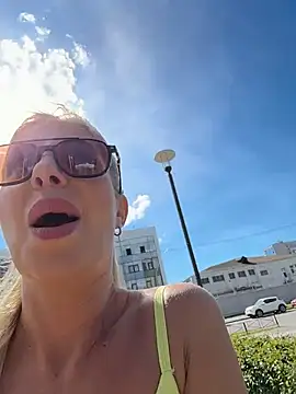 Snapshot of LisaMurr chatting on 06-03-26, 12:41 LisaMurr online show from 06-03-26, 12:41