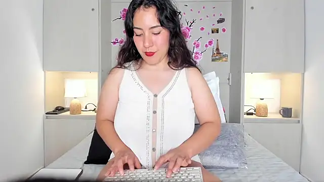 ElaRey  online show from 04-29-26, 12:31