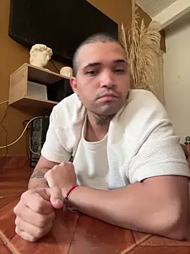 Snapshot of Simone026 chatting on 02-25-26, 10:52 Simone026 online show from 02-25-26, 10:52