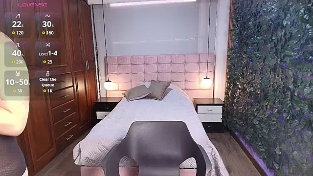 MoriahStorm online show from 06-08-26, 01:22