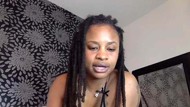 Snapshot of thehoneyhazel chatting on 05-03-26, 04:07 thehoneyhazel online show from 05-03-26, 04:07