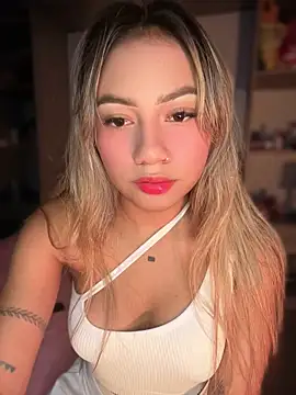 Snapshot of Dulce_Sofi_ chatting on 05-05-26, 12:18 Dulce Sofi online show from 05-05-26, 12:18