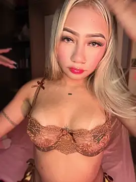 Snapshot of Dulce_Sofi_ chatting on 05-30-26, 02:08 Dulce Sofi online show from 05-30-26, 02:08