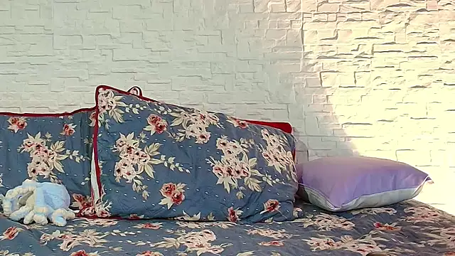 Eliassalvatore  online show from 04-15-26, 12:28